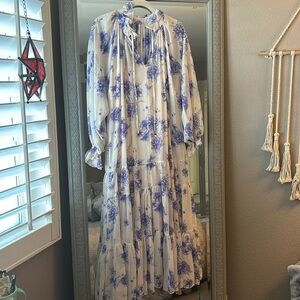 Free people floral, long dress worn once very beautiful fully lined